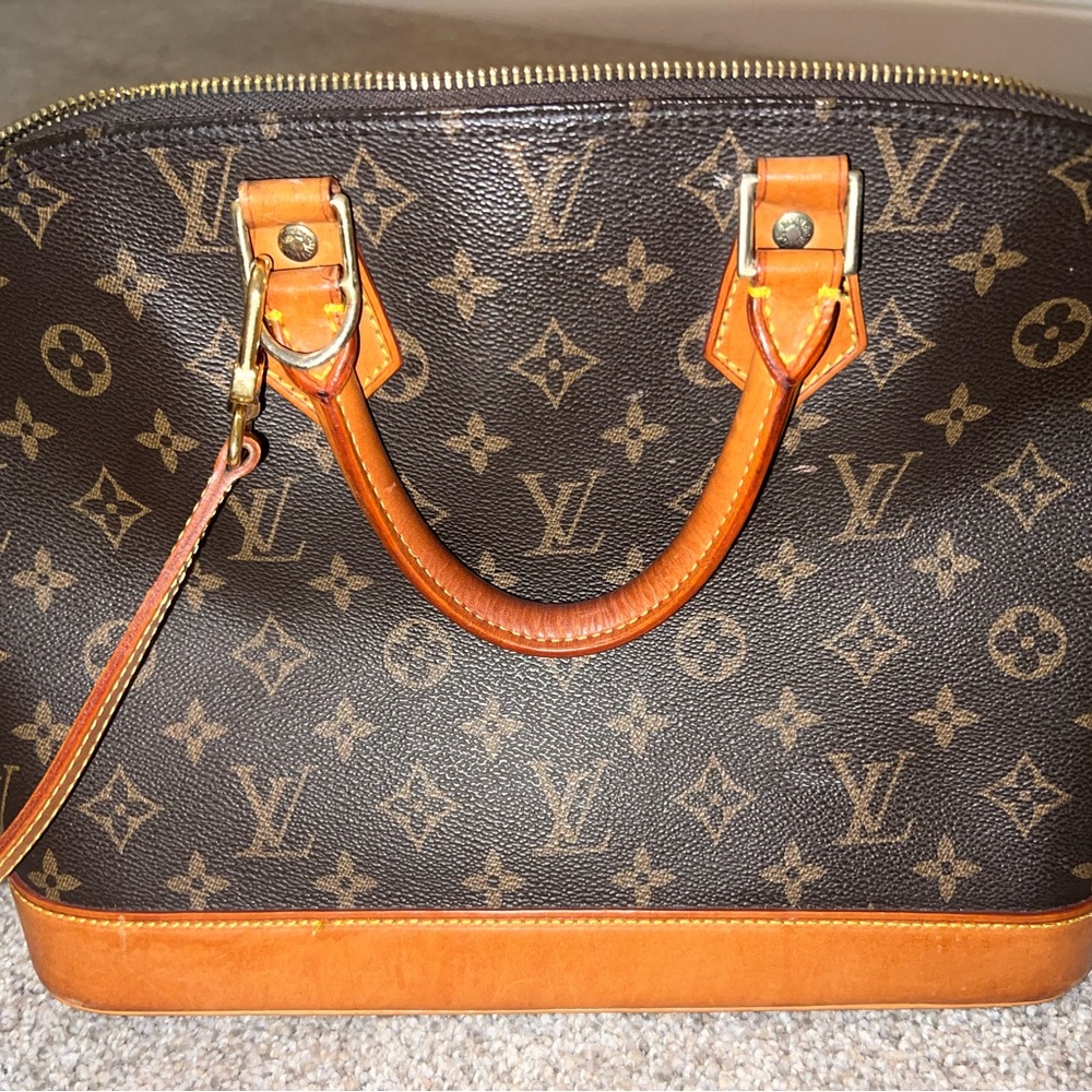 Louis Vuitton bag alma hand zipped bag M51130